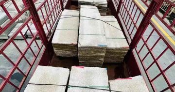 宝鸡 黄金麻花岗岩荔枝面，光面毛板装车完成