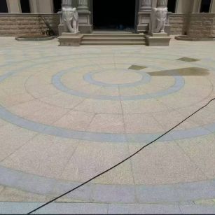 宝鸡 黄金麻芝麻灰花岗岩石材地铺拼接效果