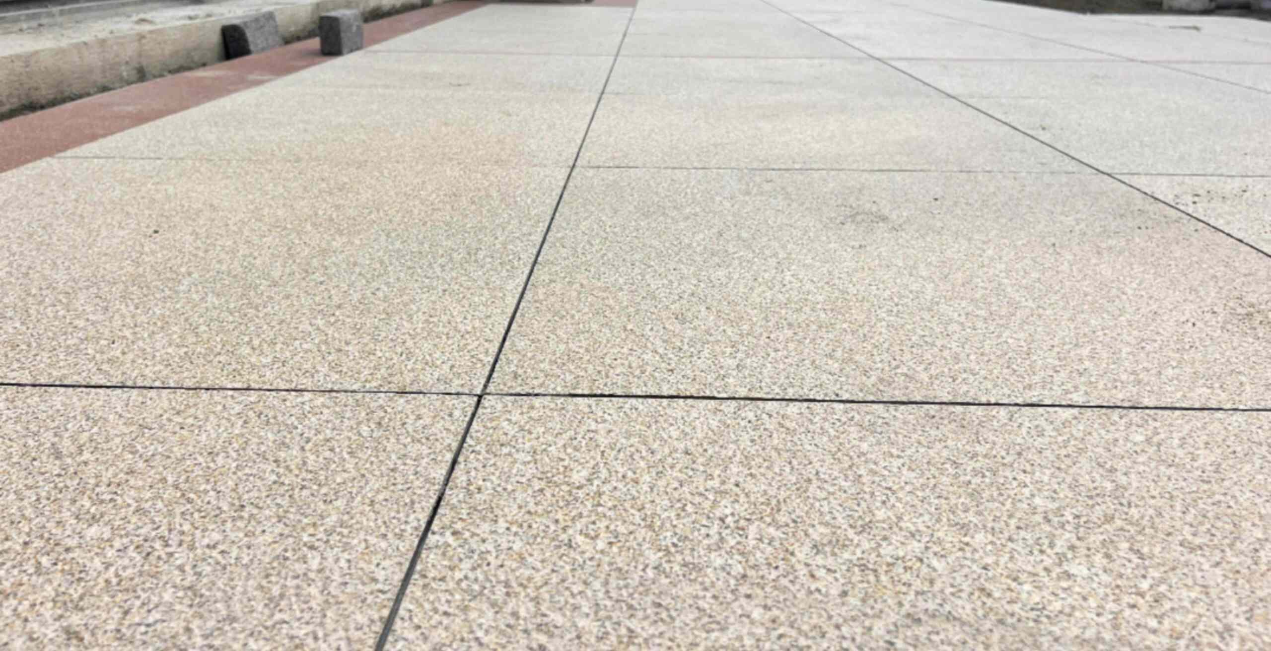 宝鸡 黄金麻花岗岩石板材荔枝面地面铺装效果