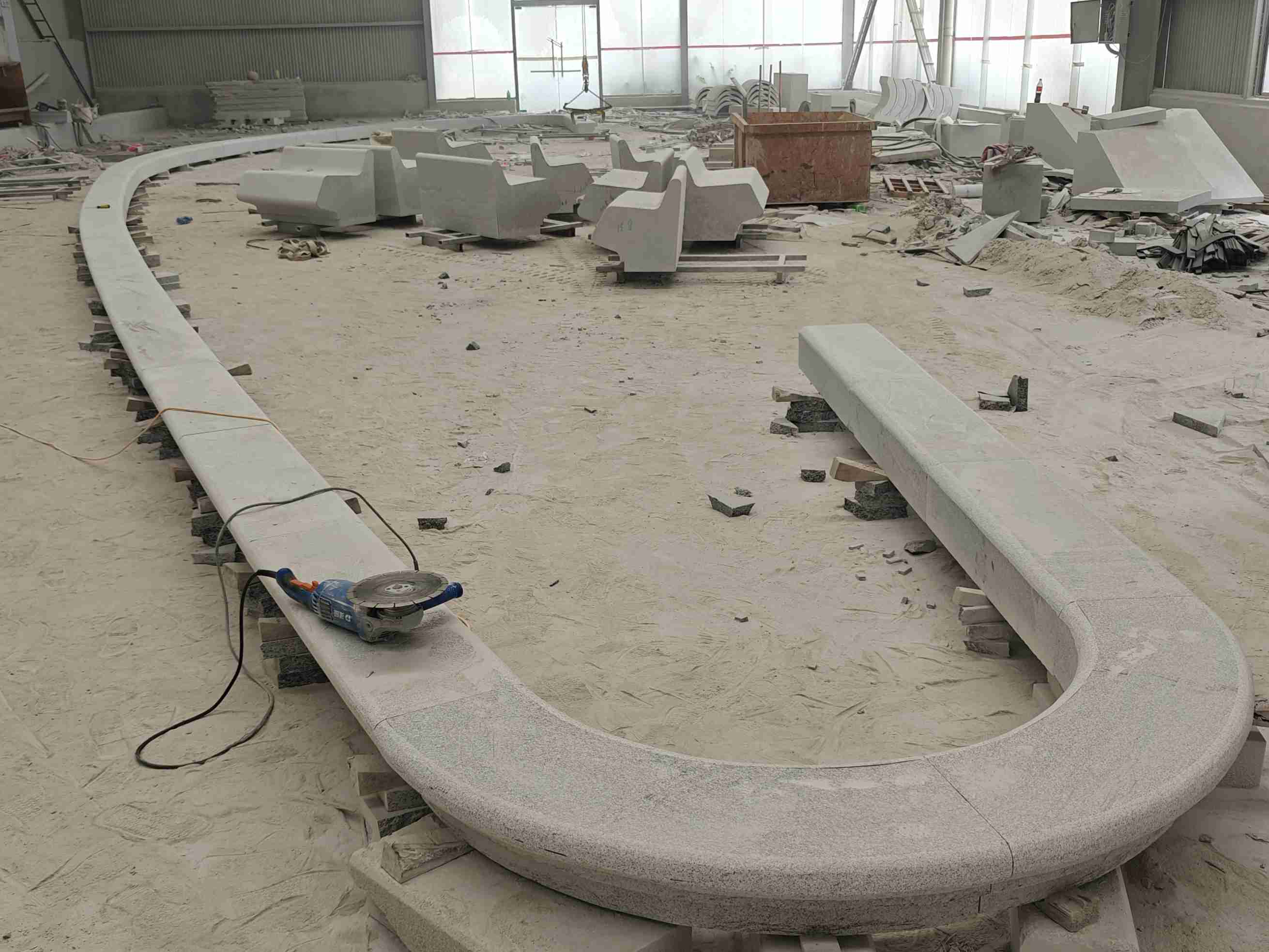 宝鸡 芝麻白花岗岩弧形花坛石，坐凳石