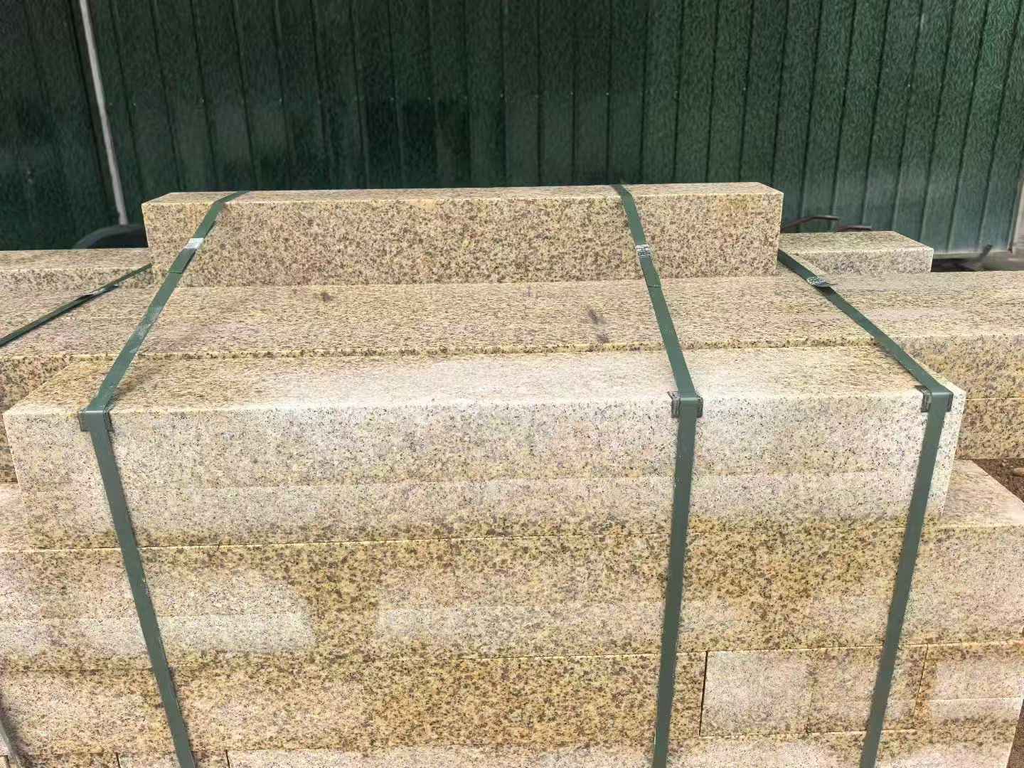 宝鸡 黄金麻花岗岩石材机切面栏杆料半成品