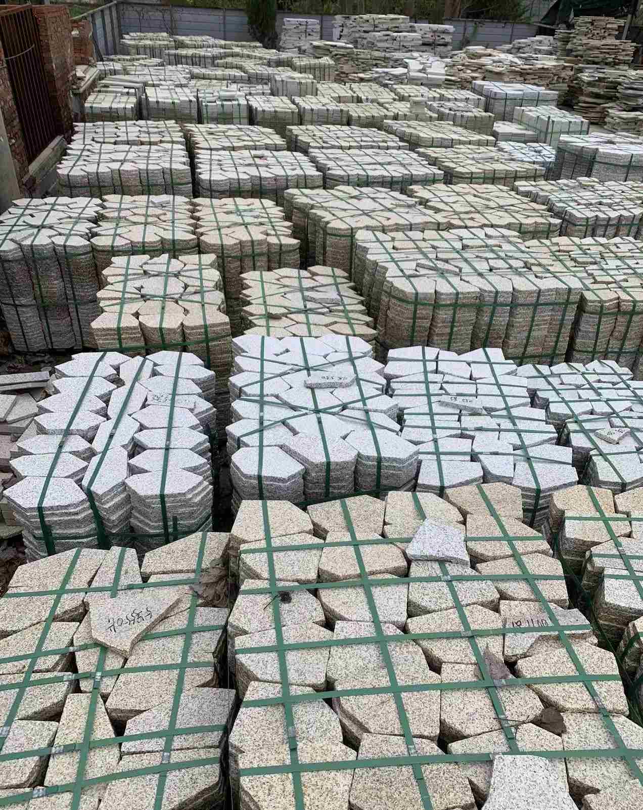 宝鸡 黄金麻白麻花岗岩荔枝面地铺石(冰裂纹)