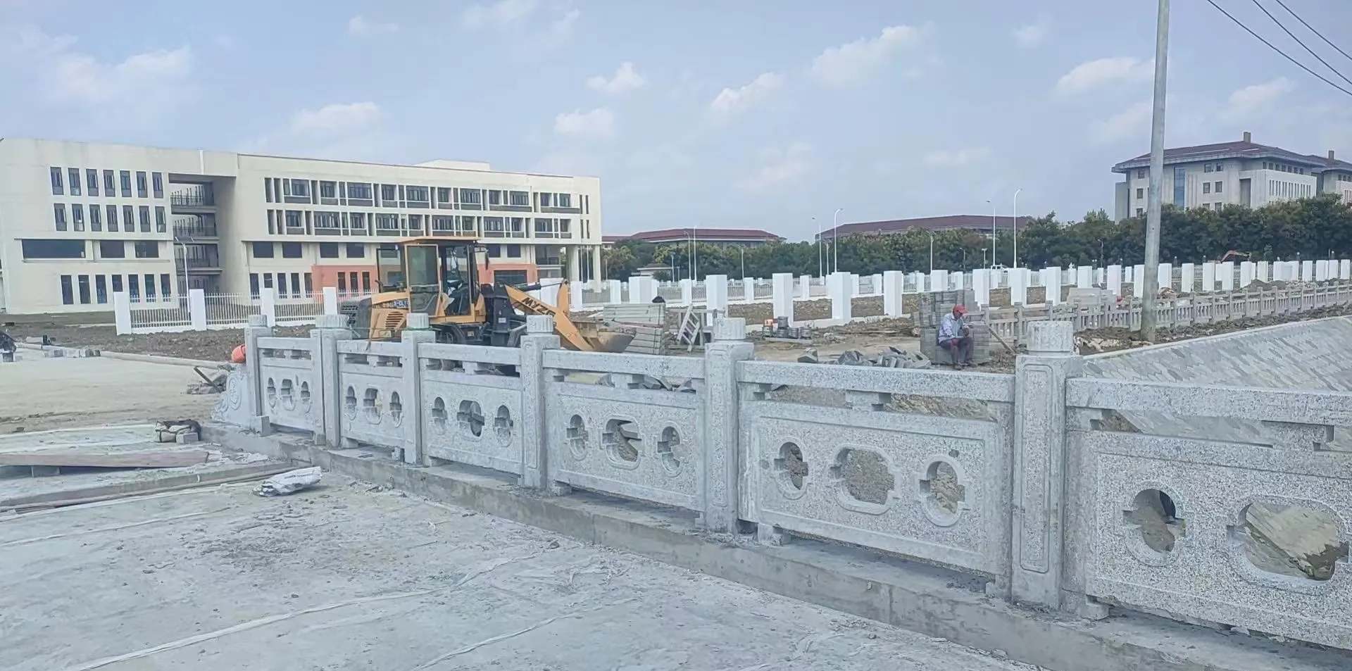 宝鸡 白麻花岗岩荔枝面河道栏杆