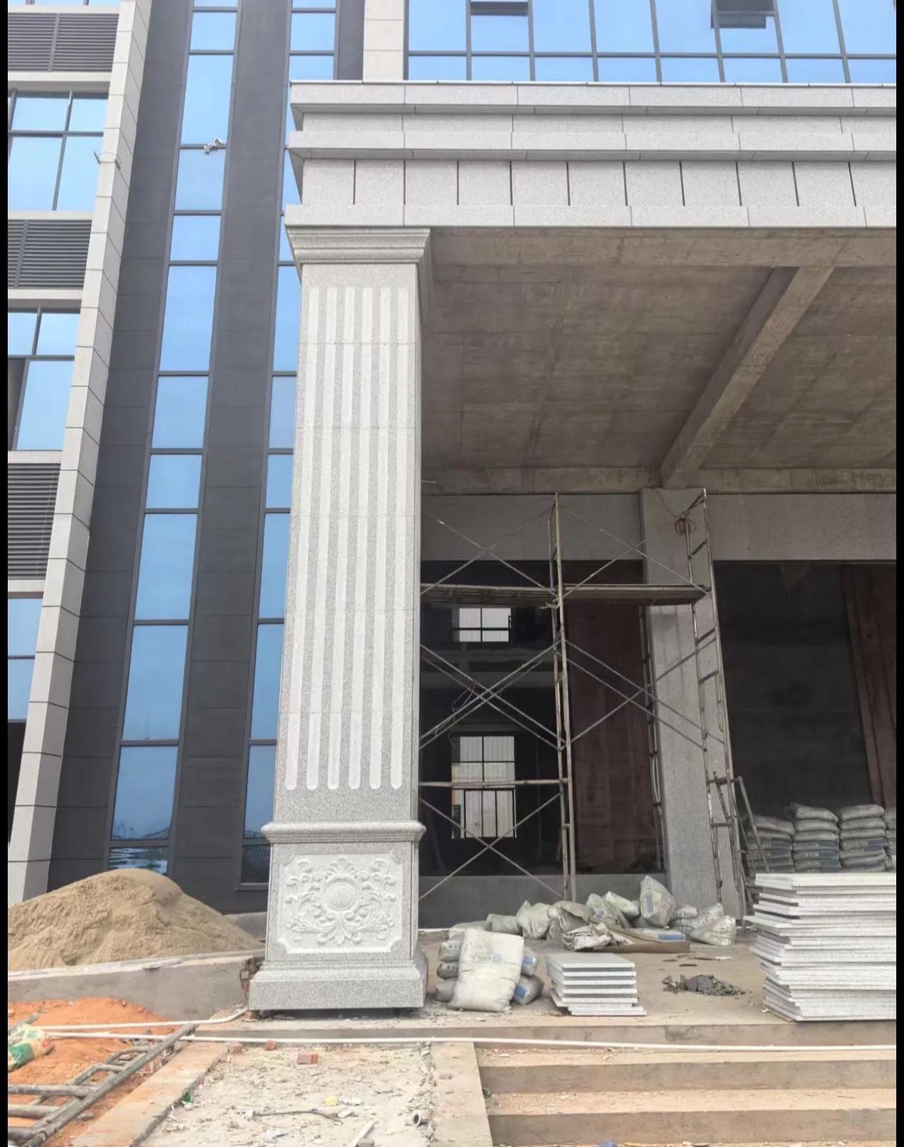 宝鸡 芝麻白光面花岗岩门楼大柱（罗马柱）配雕花底座