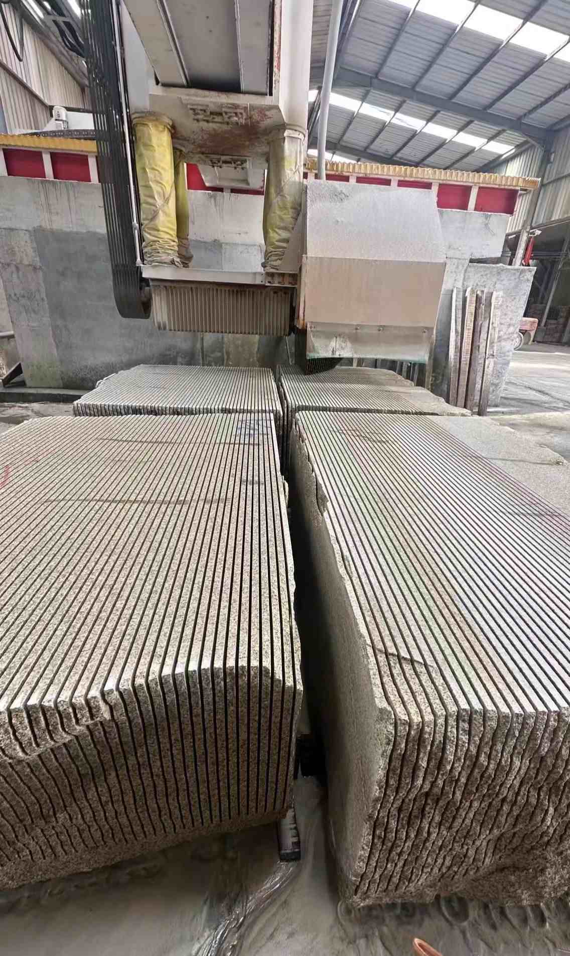 宝鸡 车间生产日常，黄金麻白麻花岗岩