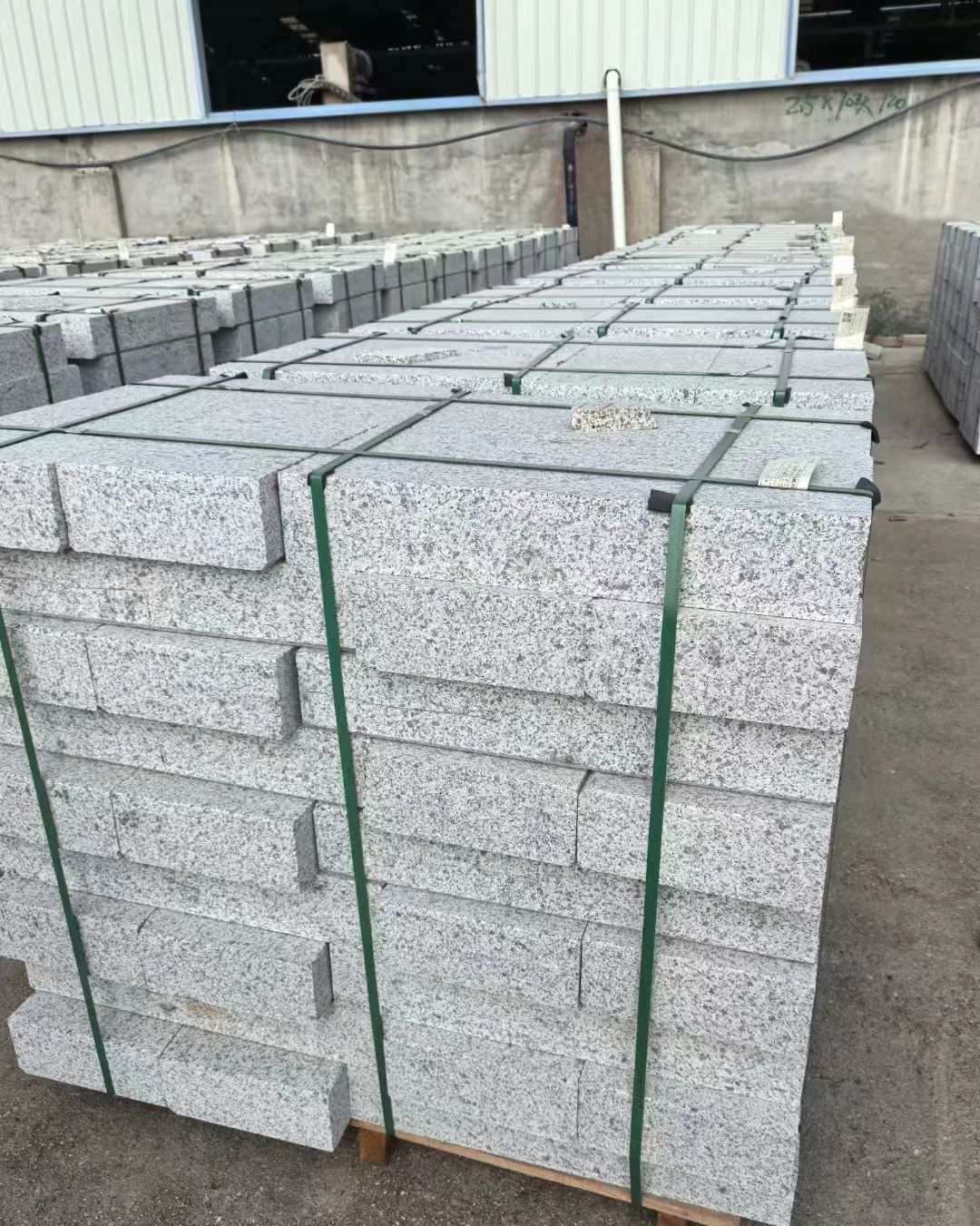 宝鸡 白麻花岗岩路沿石，弧形路沿石，道牙石，马路牙子，界石，路缘石，平沿石，直岩石，平缘石等