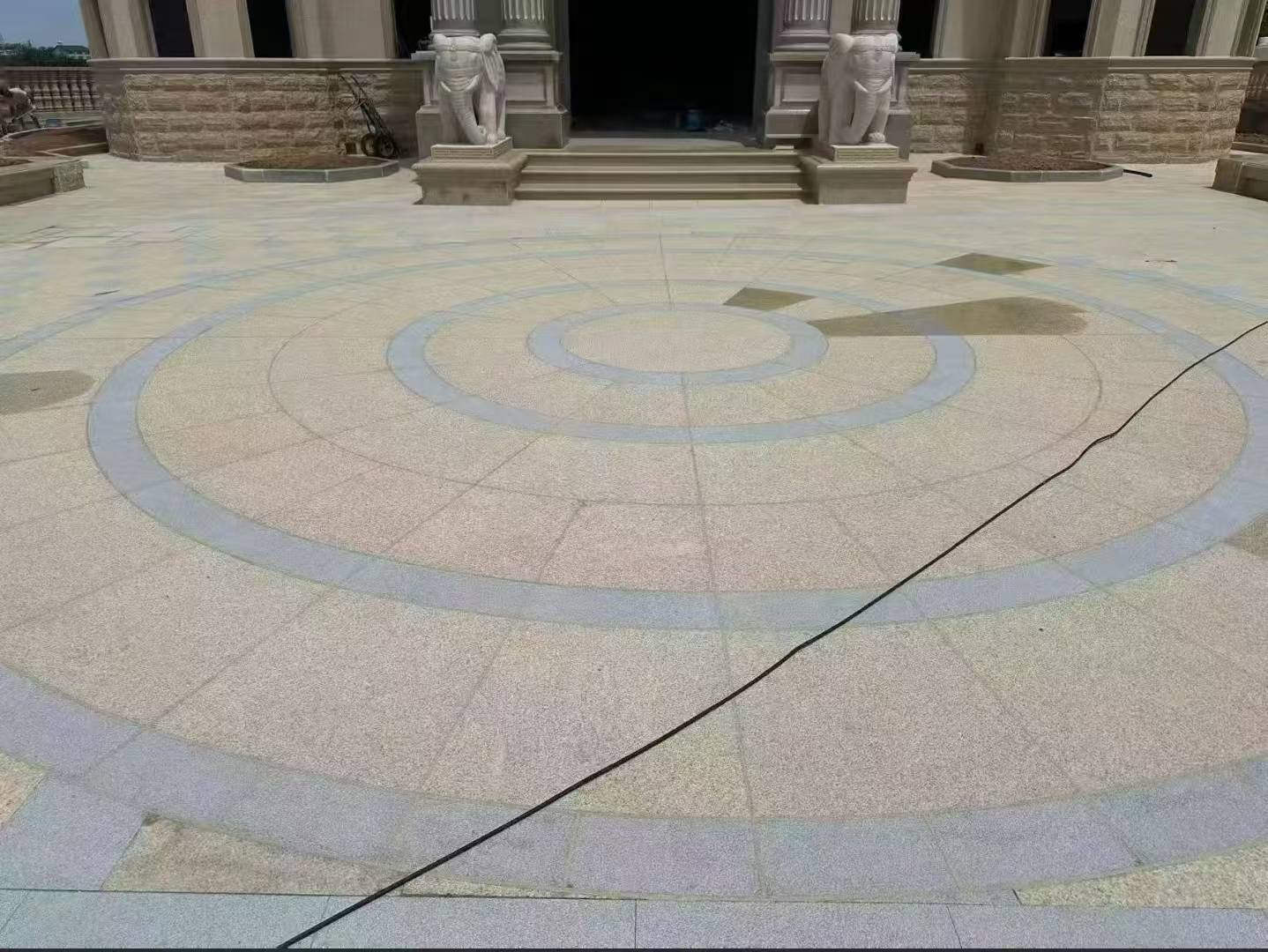 宝鸡 黄金麻芝麻灰花岗岩石材地铺拼接效果