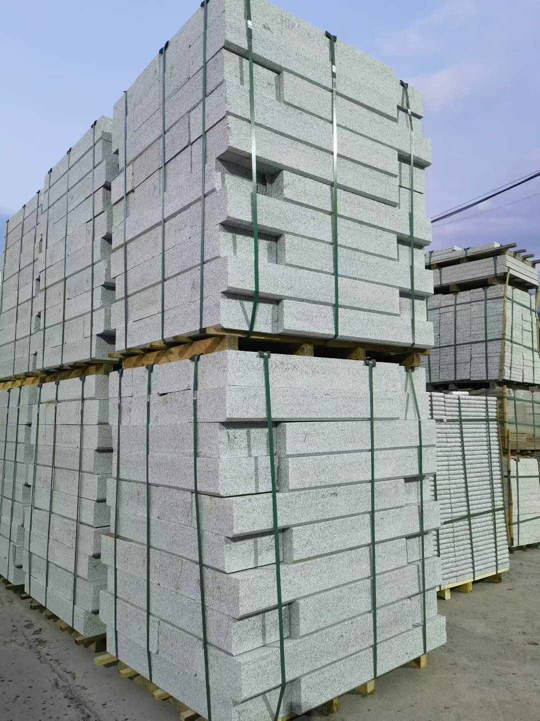 宝鸡 芝麻白花岗岩路沿石，路缘石，路肩石，道牙，立缘石，马路牙子，街沿石，侧石等