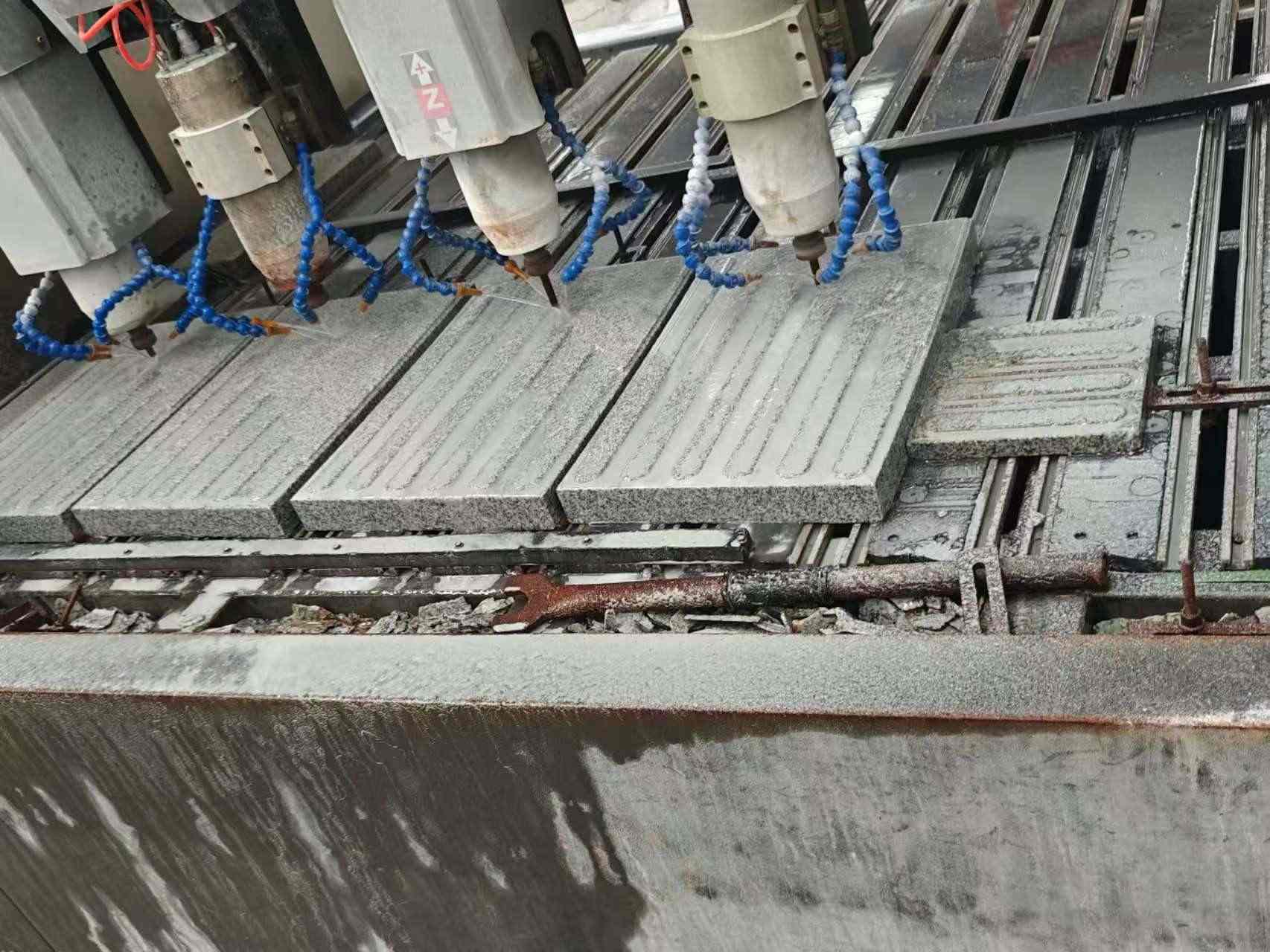 宝鸡 芝麻白花岗岩荔枝面盲道雕刻