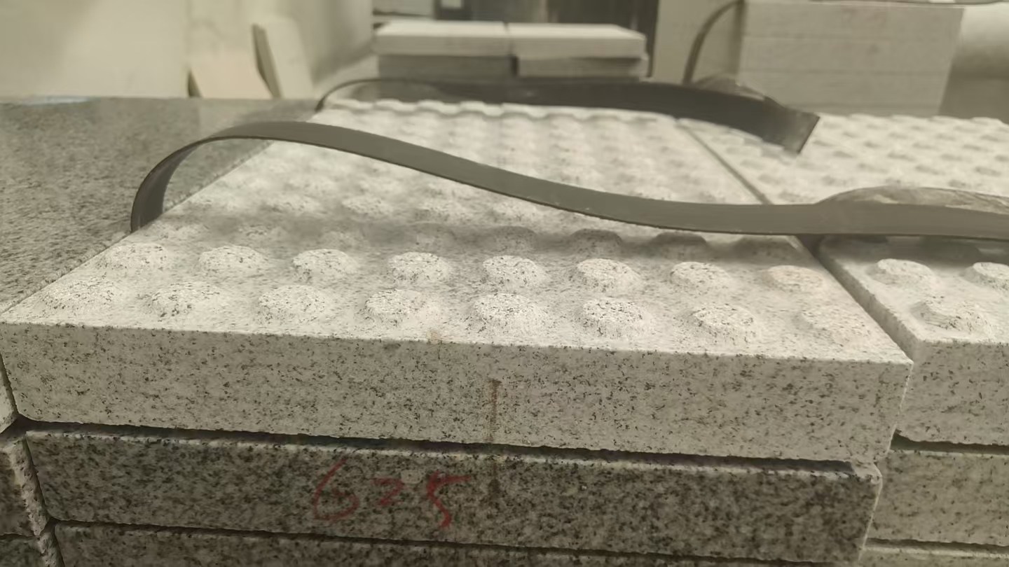 宝鸡 芝麻白花岗岩6.0公分荔枝面五轴加工雕刻盲点