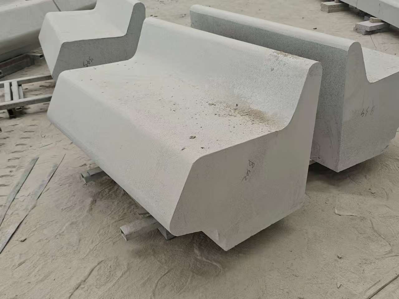 宝鸡 芝麻白花岗岩异形坐凳，石凳